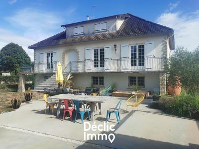 Maison - 205 m² - 8 pièces