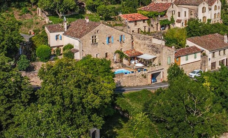 Maison - 201 m² - 8 pièces