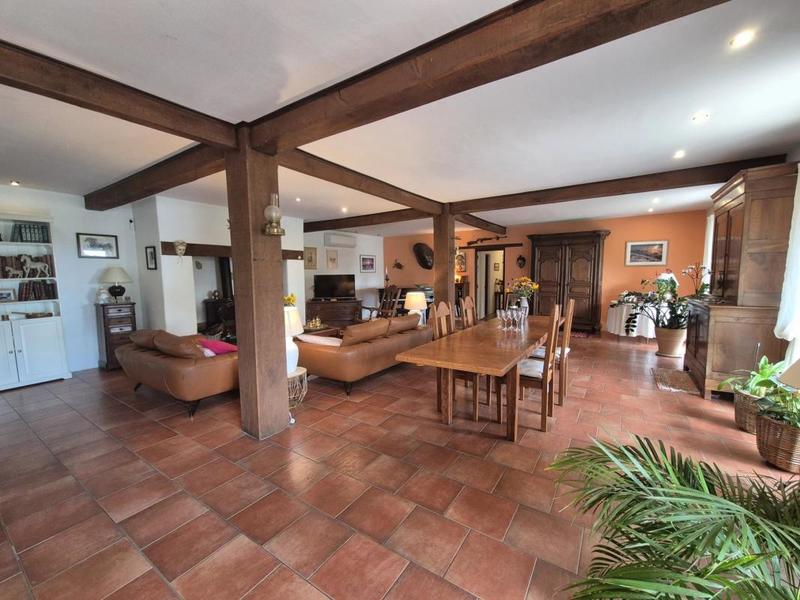 Maison - 292 m² - 8 pièces