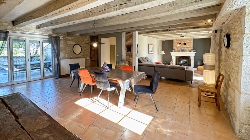 Propriété - 437 m² - 20 pièces