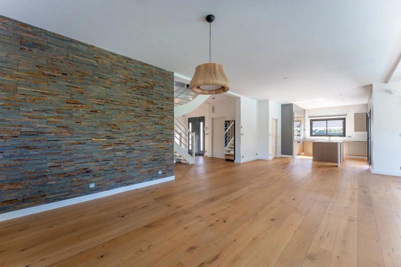 Maison - 180 m² - 7 pièces