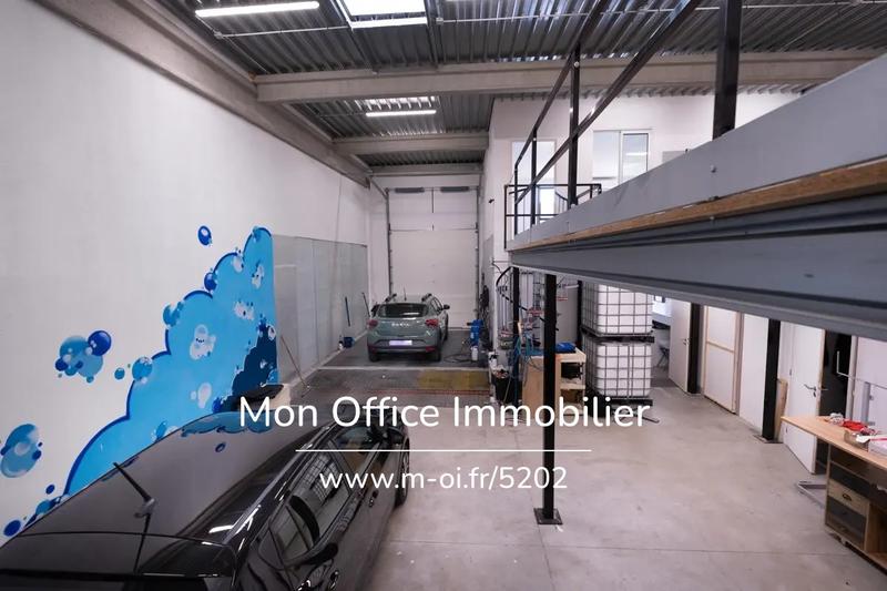 Local d'activité / Entrepôt - 252 m² - 10 pièces