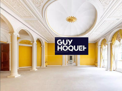 Maison - 1 061 m² - 12 pièces