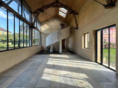 Maison - 530 m² - 18 pièces