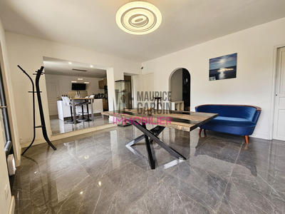 Maison - 232 m² - 8 pièces