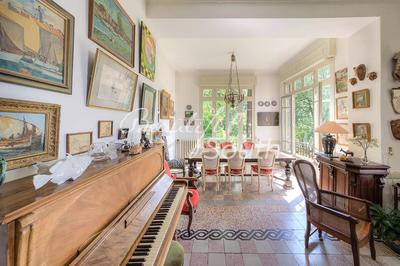 Propriété - 330 m² - 15 pièces