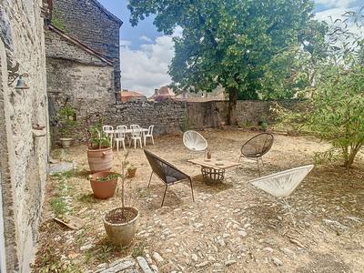 Maison - 300 m² - 7 pièces