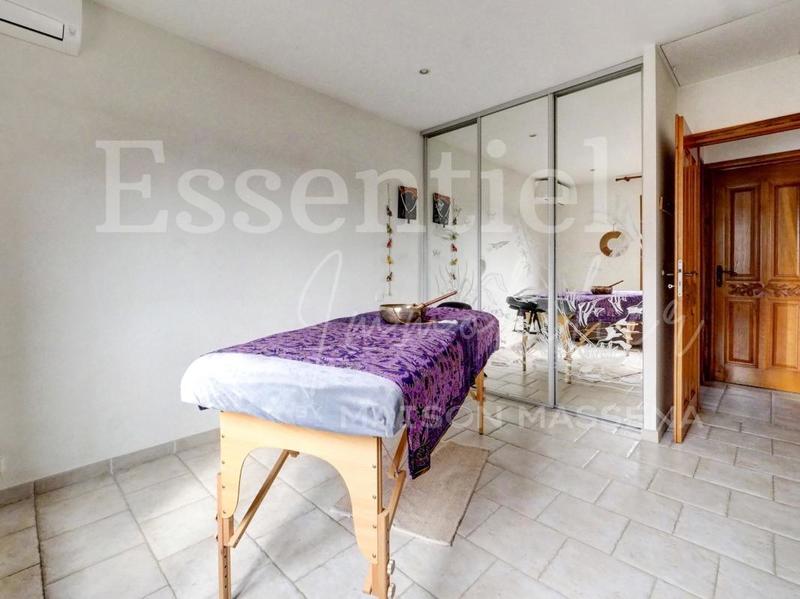 Propriété - 143 m² - 6 pièces