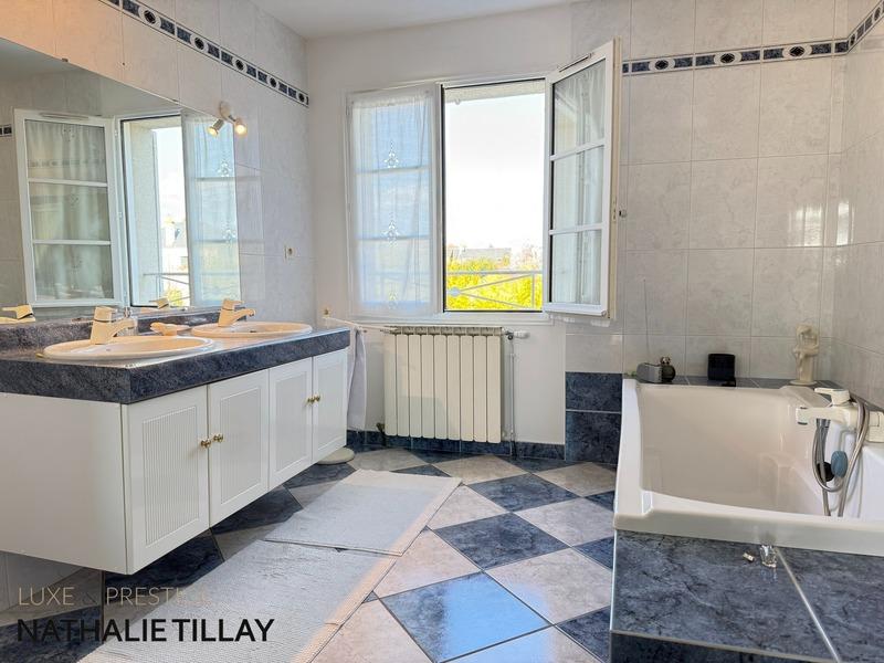 Maison - 196 m² - 6 pièces