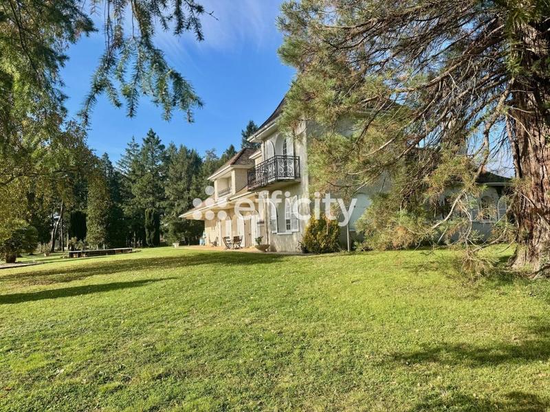 Demeure - 342 m² - 8 pièces