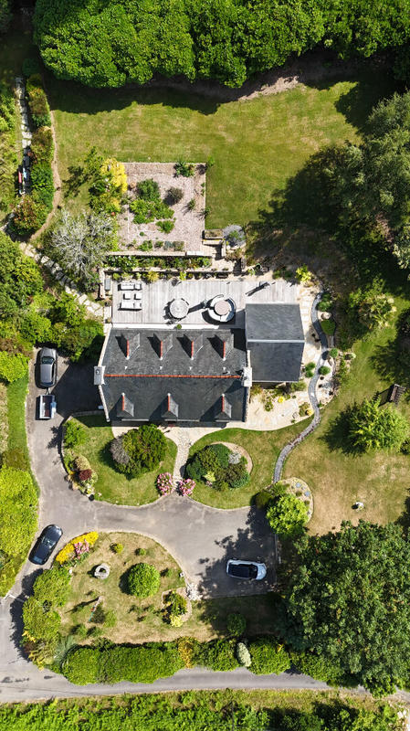 Maison - 216 m² - 8 pièces