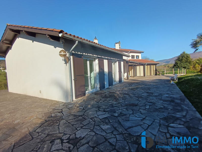 Villa - 180 m² - 6 pièces