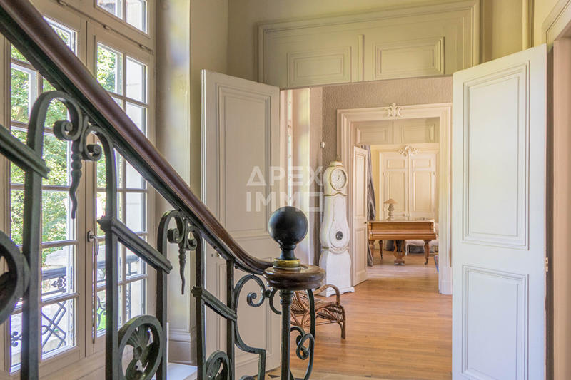 Demeure - 400 m² - 15 pièces