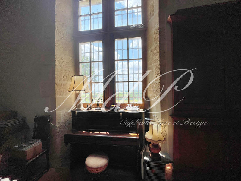 Maison - 338 m² - 10 pièces