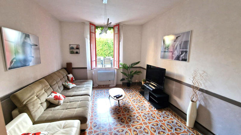 Maison - 240 m² - 7 pièces