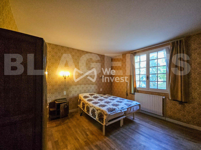 Maison - 250 m² - 8 pièces