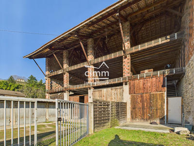 Maison ancienne - 300 m² - 3 pièces