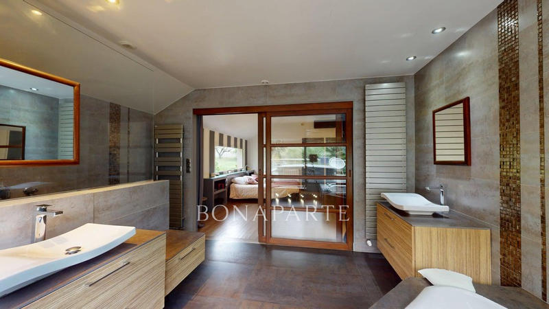 Maison - 367 m² - 16 pièces