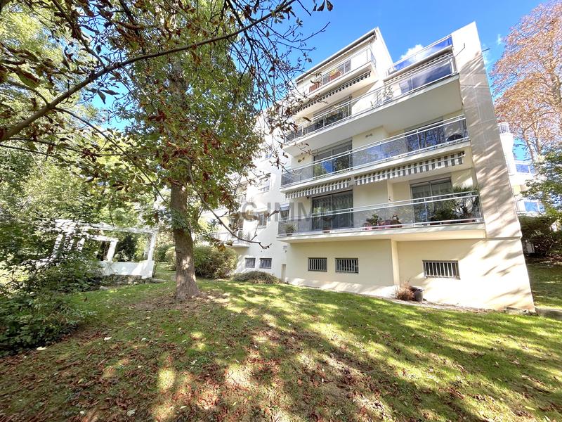 Appartement - 93 m² - 4 pièces