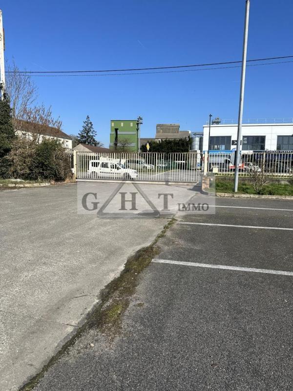 Terrain industriel - 6 737 m²