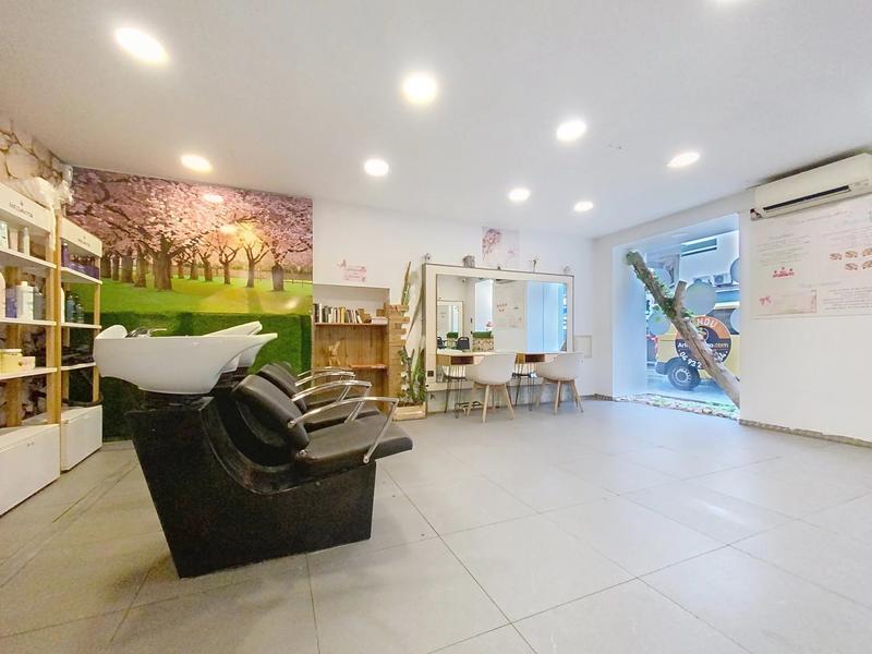 Local commercial - 82 m² - 3 pièces