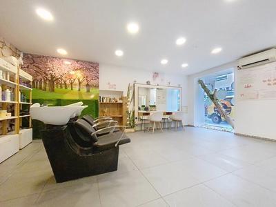 Local commercial - 82 m² - 3 pièces