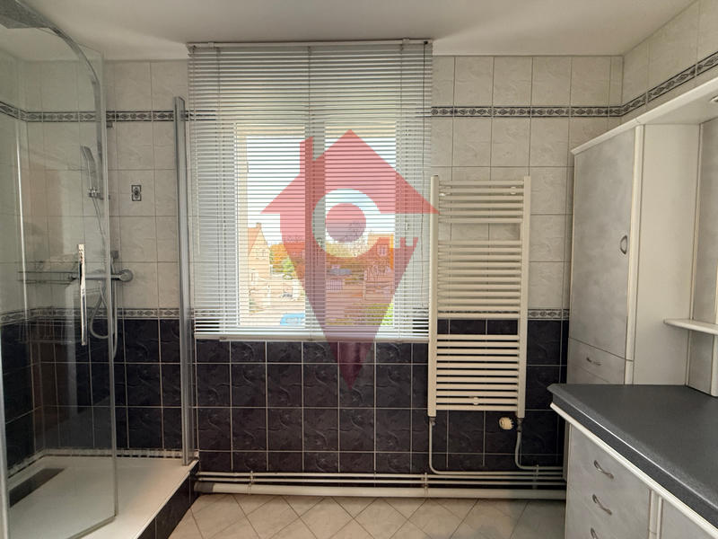 Maison - 180 m² - 8 pièces