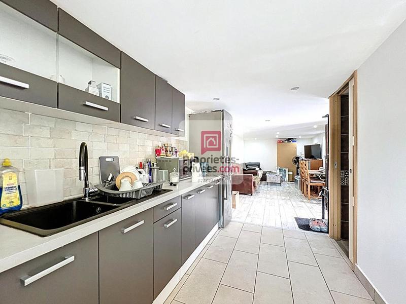 Maison - 240 m² - 18 pièces