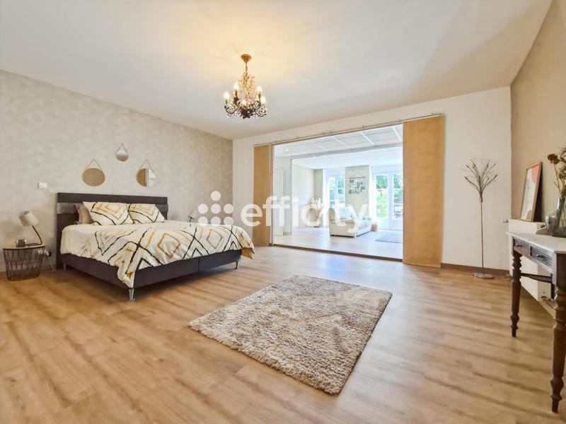 Demeure - 649 m² - 10 pièces