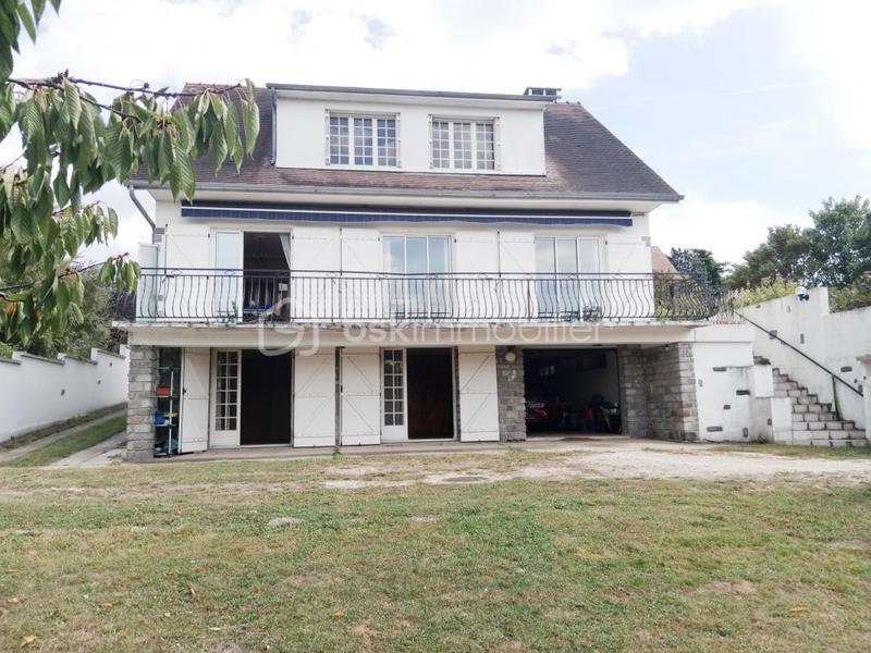 Maison traditionnelle - 177 m² - 8 pièces