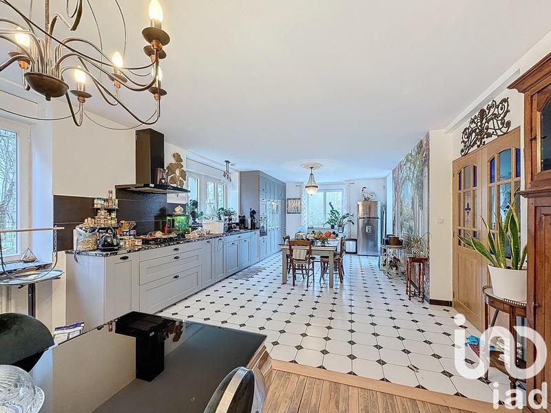 Maison - 320 m² - 8 pièces