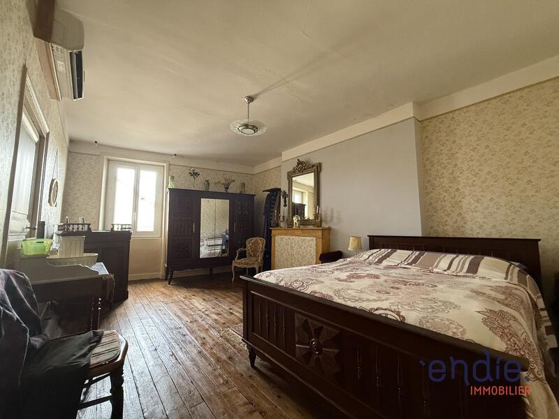 Maison - 177 m² - 8 pièces