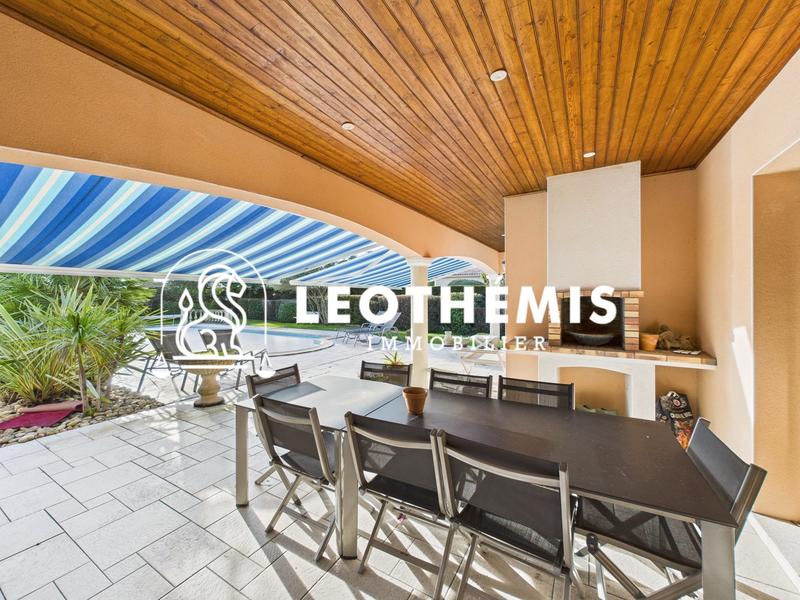 Maison - 177 m² - 8 pièces