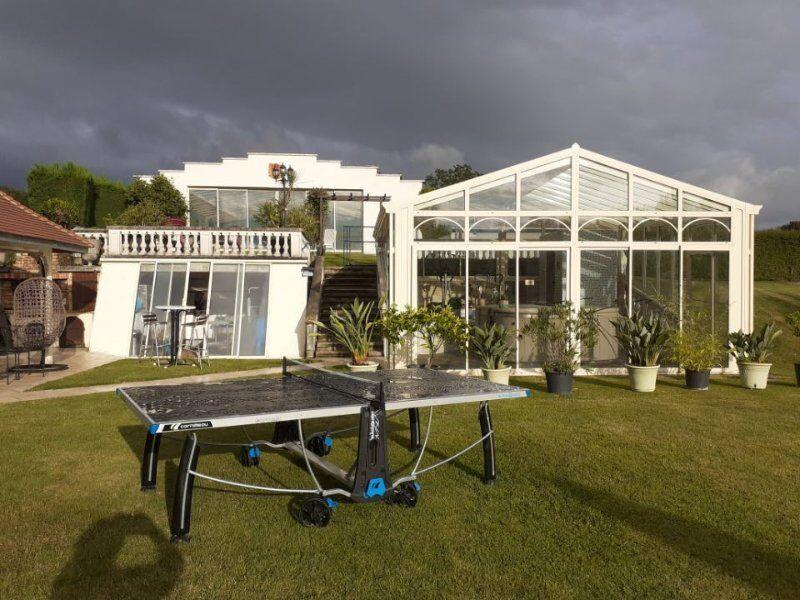 Maison - 380 m² - 12 pièces