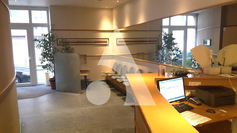 Local commercial - 130 m² - 5 pièces