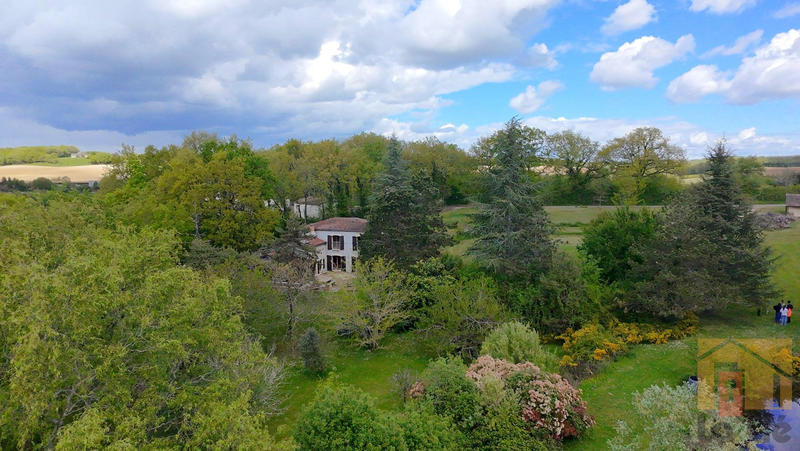 Maison - 206 m² - 7 pièces