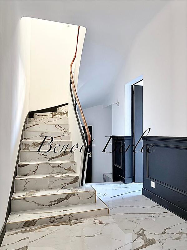 Maison - 217 m² - 7 pièces