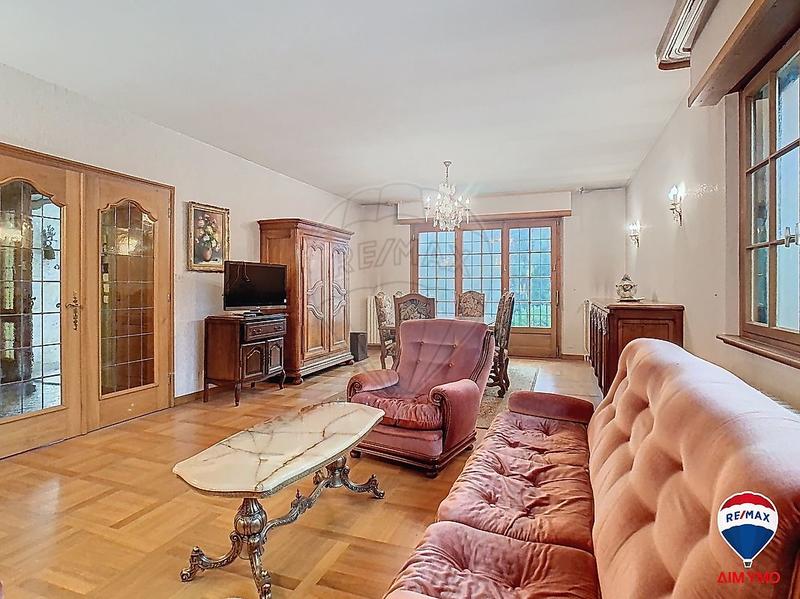 Maison - 213 m² - 8 pièces