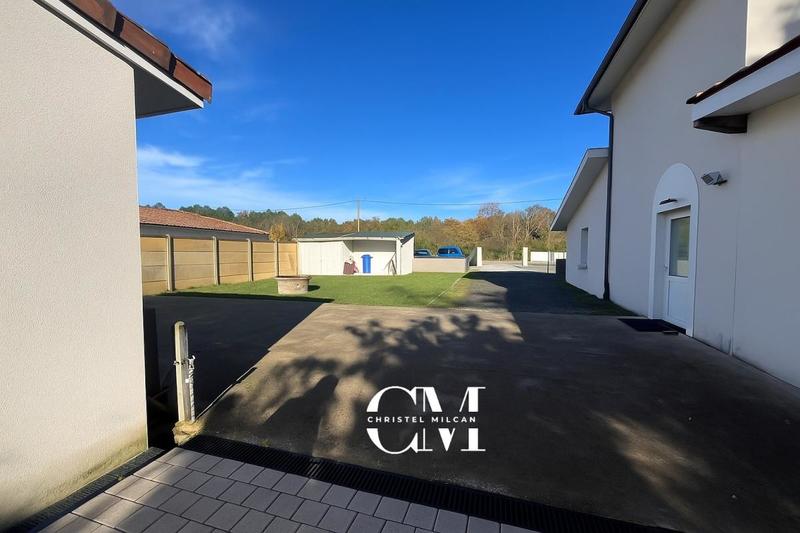 Maison - 330 m² - 11 pièces