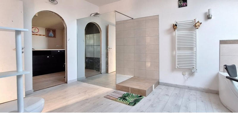 Maison - 320 m² - 8 pièces