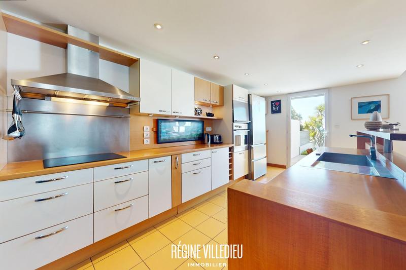 Maison - 198 m² - 8 pièces