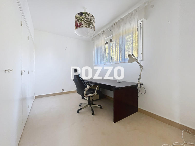 Maison - 280 m² - 9 pièces