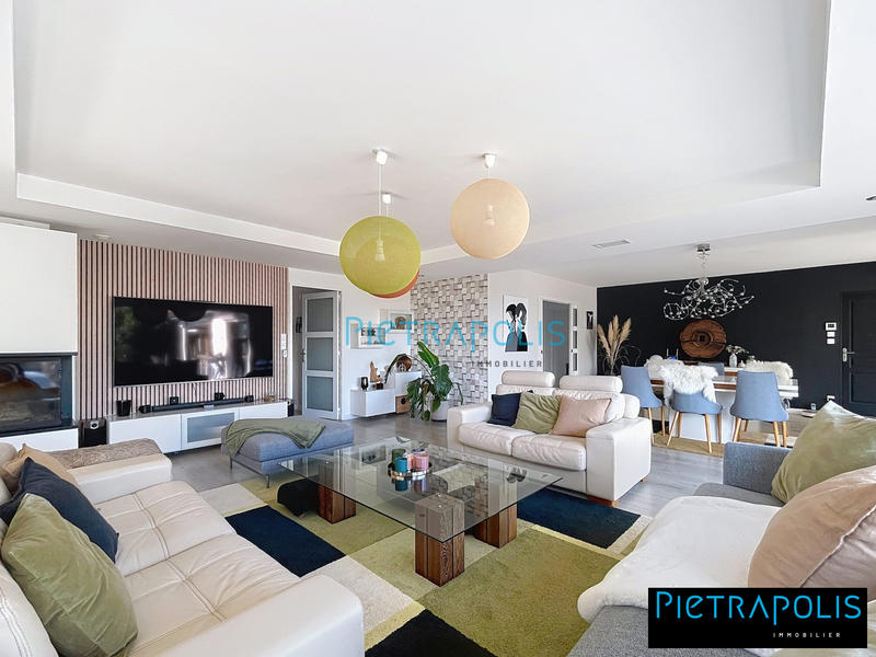 Villa - 222 m² - 6 pièces