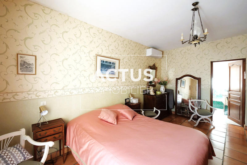 Maison - 209 m² - 6 pièces