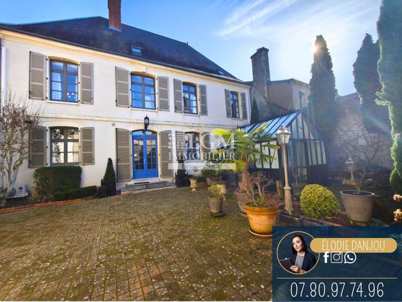 Demeure - 265 m² - 7 pièces