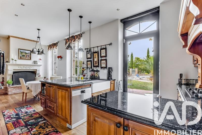 Maison - 435 m² - 11 pièces