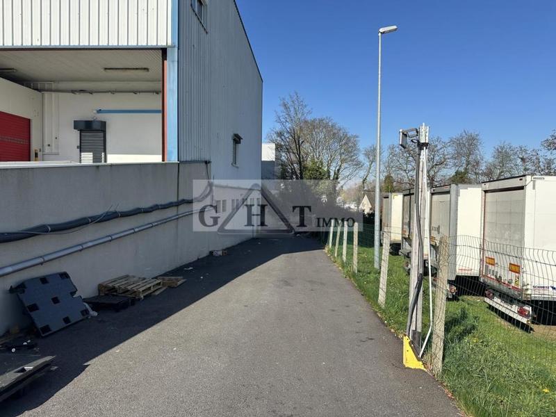 Entrepôt - 1 411 m²