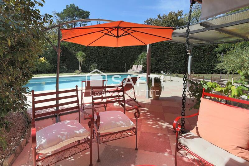 Maison - 216 m² - 11 pièces