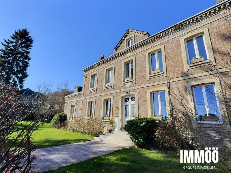 Maison - 352 m² - 8 pièces