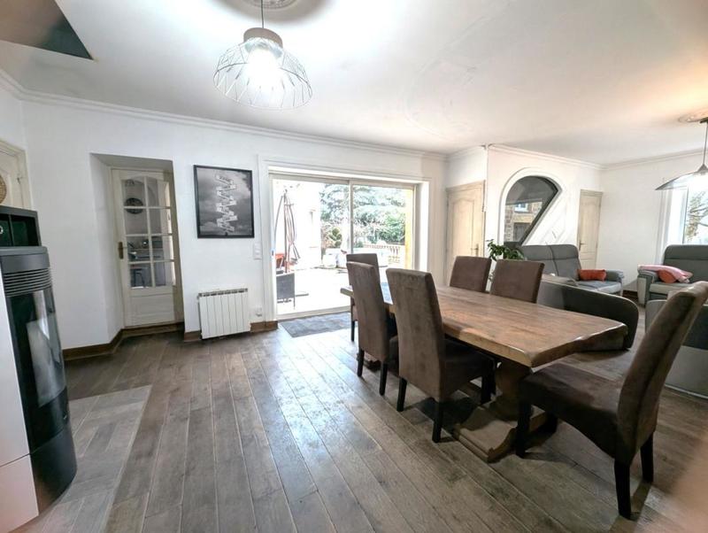Maison - 310 m² - 8 pièces